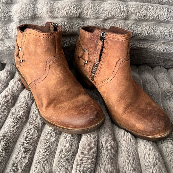 Teva Foxy Womens Ankle Boots Brown Leather Distressed Harness Zip Shoe - Picture 1 of 3